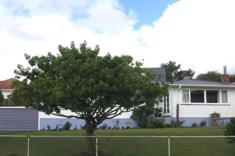 Photo of property in 26 Chilcott Road, Henderson, Auckland, 0612