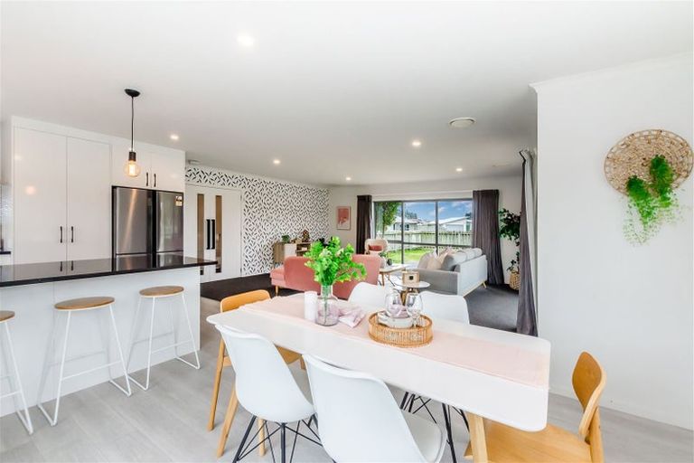 Photo of property in 1 Gardner Place, Otaki, 5512