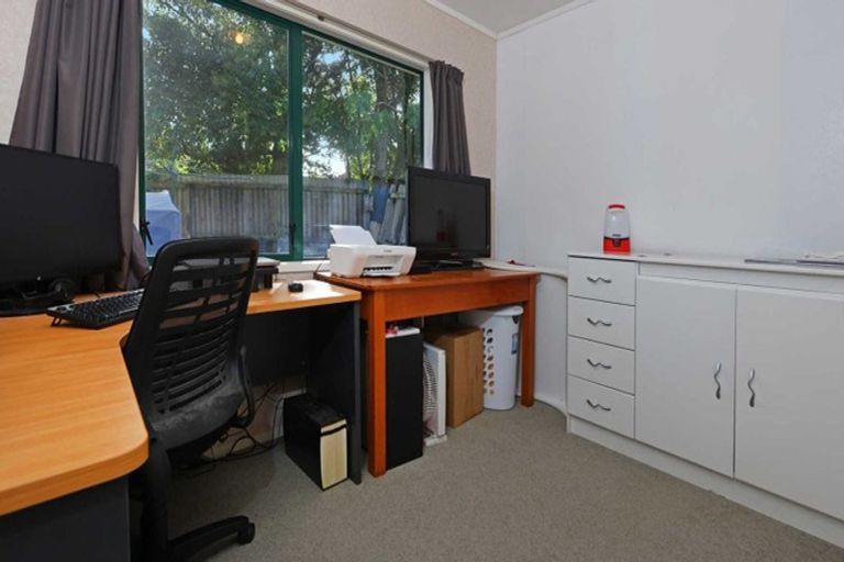 Photo of property in 19a Riserra Drive, Ranui, Auckland, 0612