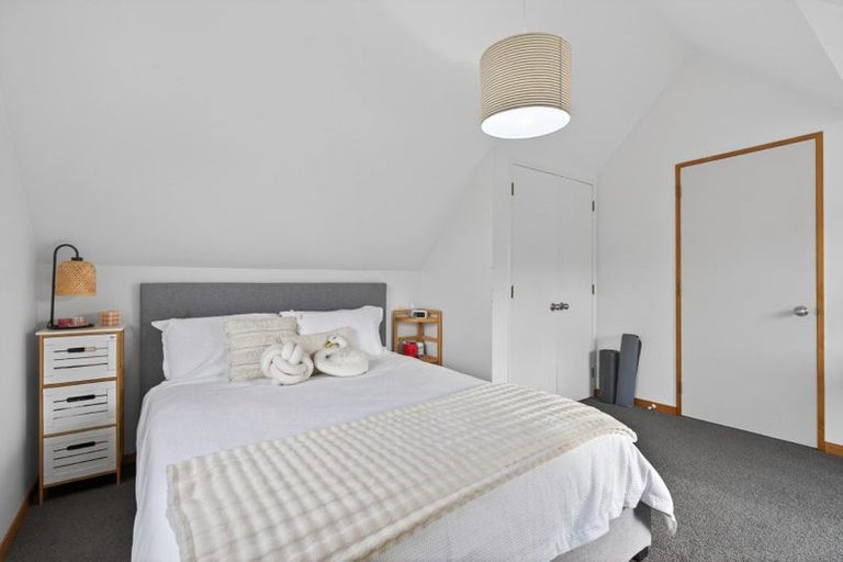 Photo of property in 2/130 Muritai Road, Eastbourne, Lower Hutt, 5013