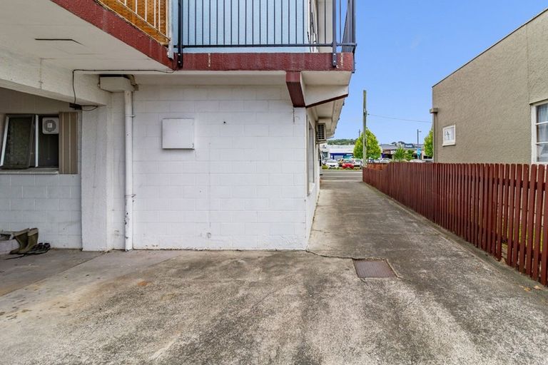 Photo of property in 1/8 Lee Road, Taradale, Napier, 4112