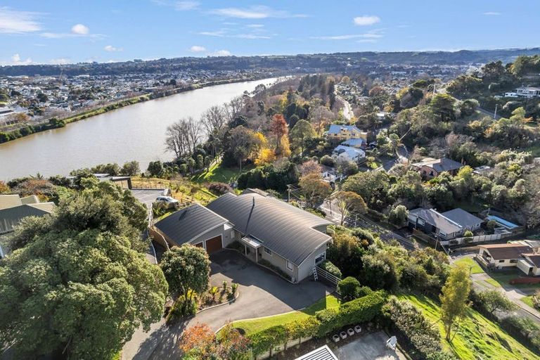 Photo of property in 1 Shakespeare Road, Bastia Hill, Whanganui, 4500