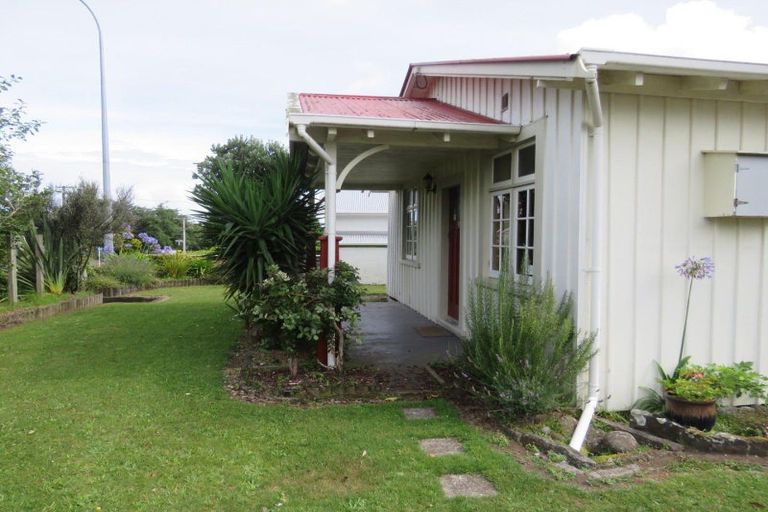 Photo of property in 83 Mangorei Road, Strandon, New Plymouth, 4312