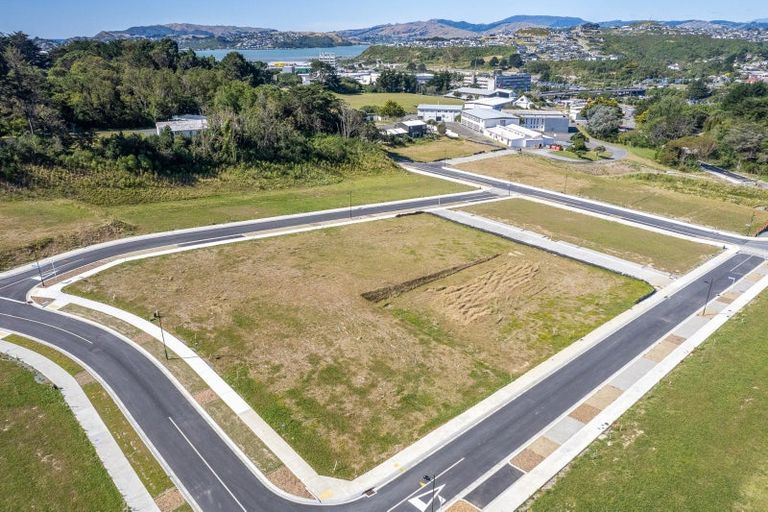 Photo of property in 9 Upper Main Drive, Kenepuru, 5022