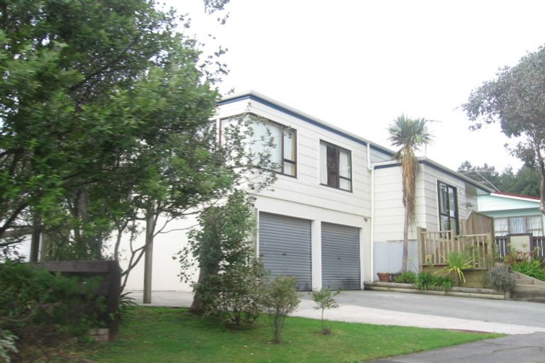Photo of property in 96 Omapere Street, Whitby, Porirua, 5024