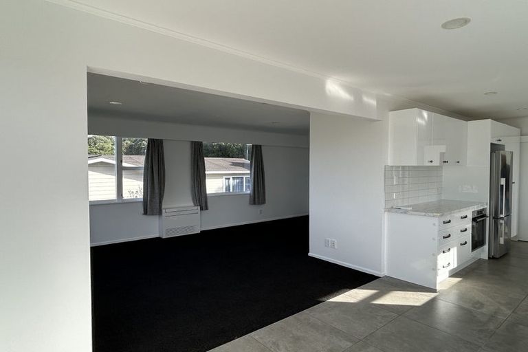 Photo of property in 74 Akaroa Drive, Maupuia, Wellington, 6022