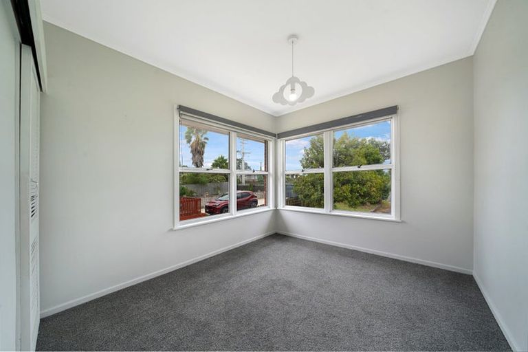 Photo of property in 41 Royal Road, Massey, Auckland, 0614
