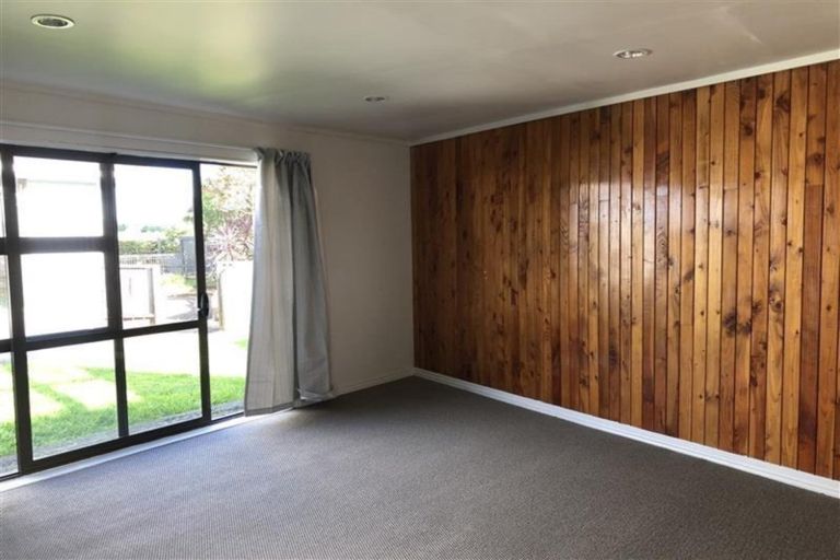 Photo of property in 77 Tidal Road, Mangere, Auckland, 2022