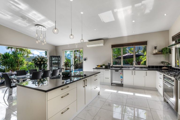 Photo of property in 29 Schopolo Place, Schnapper Rock, Auckland, 0632