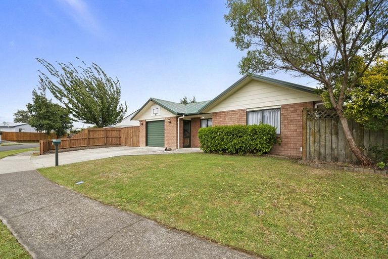 Photo of property in 71 Hillcrest Drive, Kelvin Grove, Palmerston North, 4414