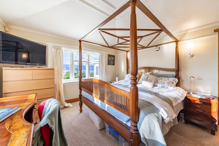 Photo of property in 46 Fortification Road, Karaka Bays, Wellington, 6022