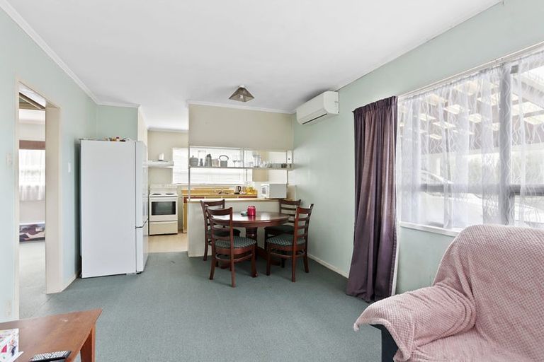 Photo of property in 3 Hartley Terrace, Massey, Auckland, 0614