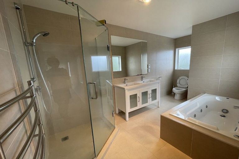 Photo of property in 78 Rising Parade, Fairview Heights, Auckland, 0632