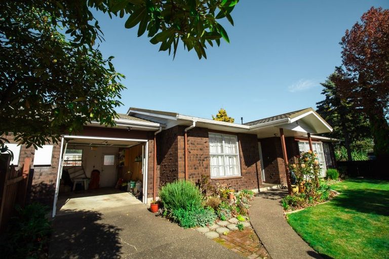 Photo of property in 1a Huata Place, West End, Palmerston North, 4412