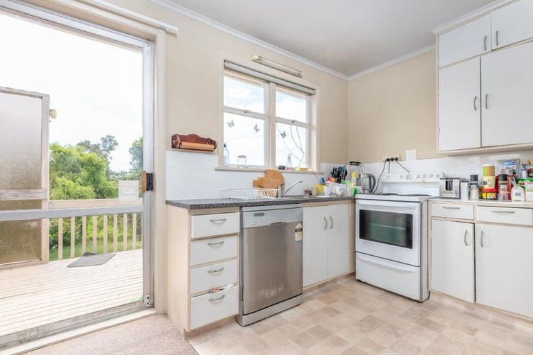 Photo of property in 29 Golf Road, New Lynn, Auckland, 0600