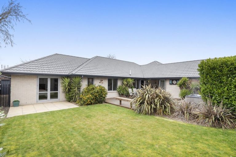 Photo of property in 20 Dunaverty Place, Broomfield, Christchurch, 8042