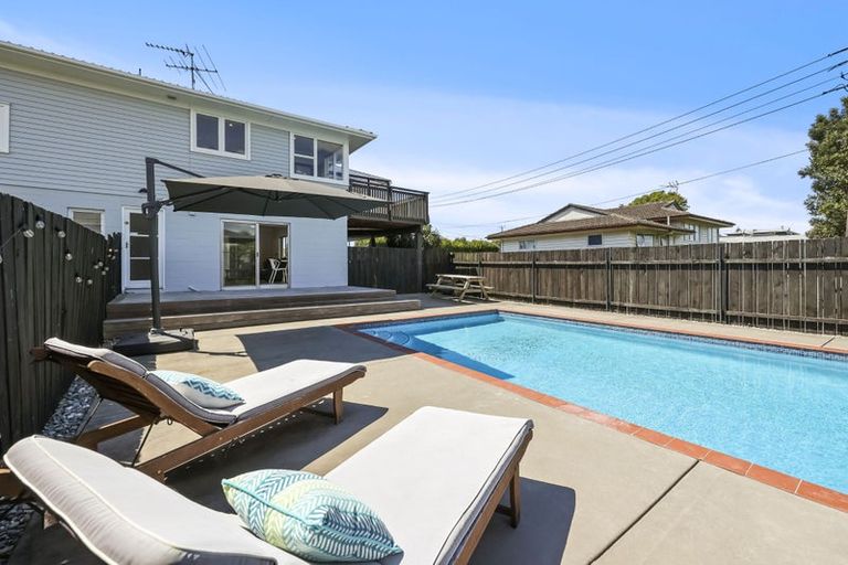 Photo of property in 109 Sandspit Road, Shelly Park, Auckland, 2014