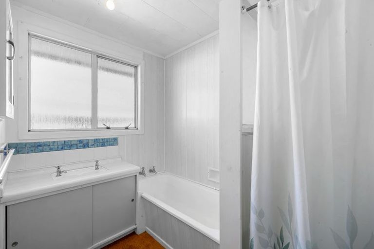 Photo of property in 11 Atkinson Street, Waitara, 4320