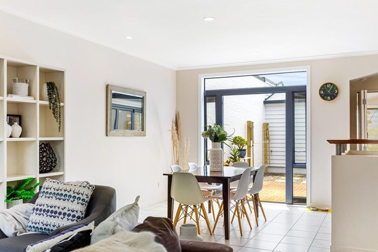 Photo of property in 34 Gunner Drive, Te Atatu Peninsula, Auckland, 0610