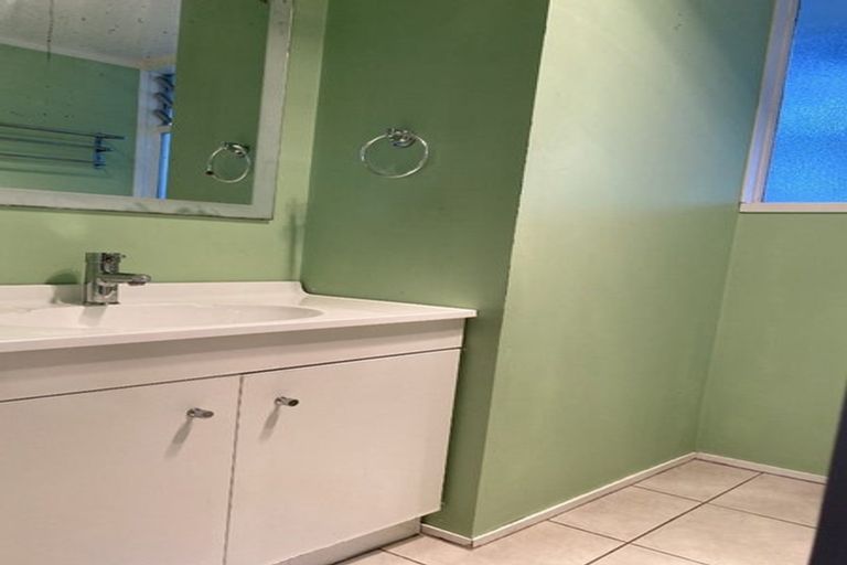 Photo of property in 12f2- Wood Street, Wallaceville, Upper Hutt, 5018