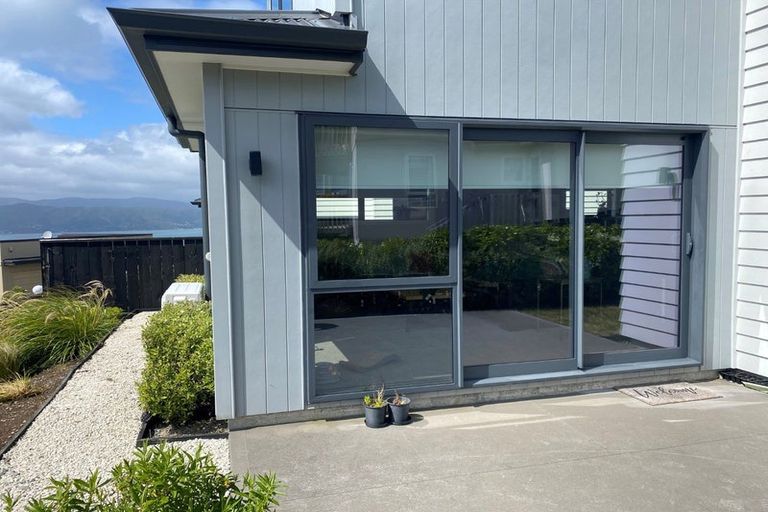 Photo of property in 37 Tamworth Crescent, Newlands, Wellington, 6037