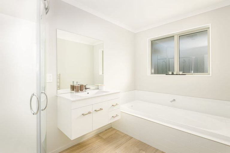 Photo of property in 16 Gemstone Place, Rolleston, 7615