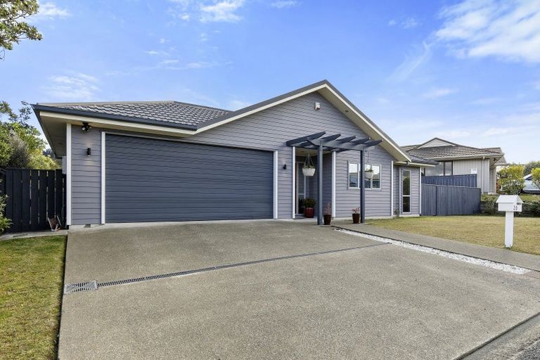 Photo of property in 20 Ronald Scott Grove, Riverstone Terraces, Upper Hutt, 5018