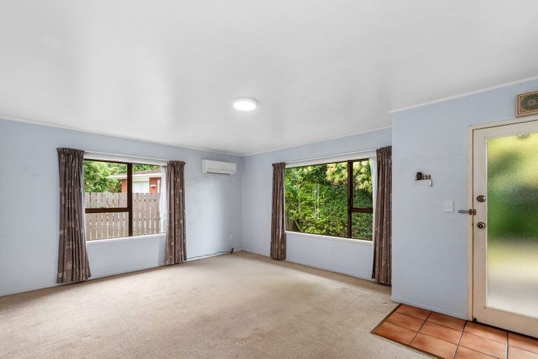 Photo of property in 2/13 Frank Evans Place, Henderson, Auckland, 0610