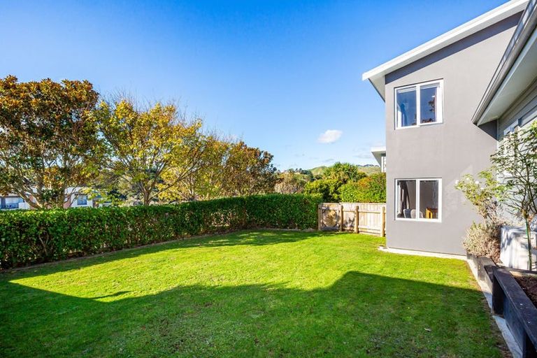 Photo of property in 11 Te Puia Drive, Aotea, Porirua, 5024