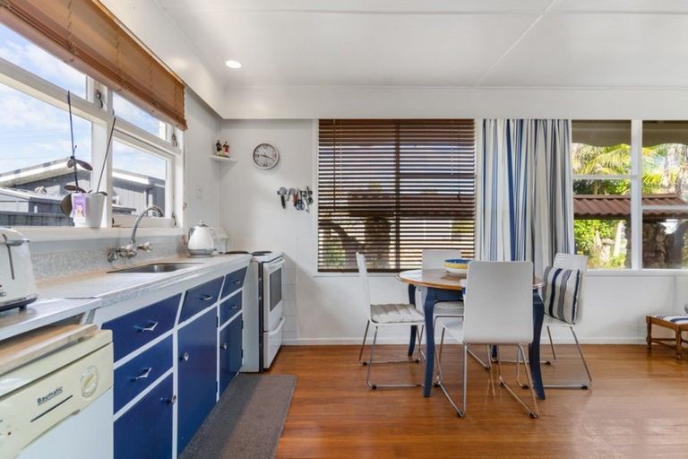 Photo of property in 120 Kiwi Road, Whangamata, 3620