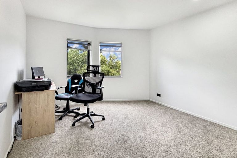 Photo of property in 2 Peterhouse Place, West Harbour, Auckland, 0618