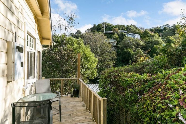 Photo of property in 6 Governor Road, Northland, Wellington, 6012