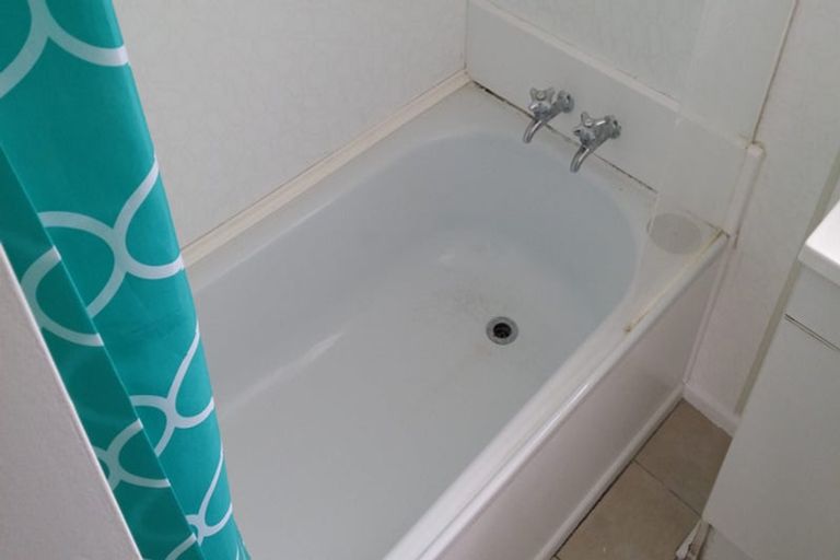 Photo of property in 83 Barrys Road, Glendene, Auckland, 0602