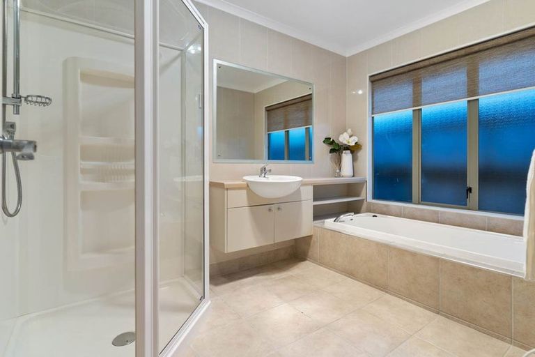 Photo of property in 14 Duntrune Road, Flat Bush, Auckland, 2016