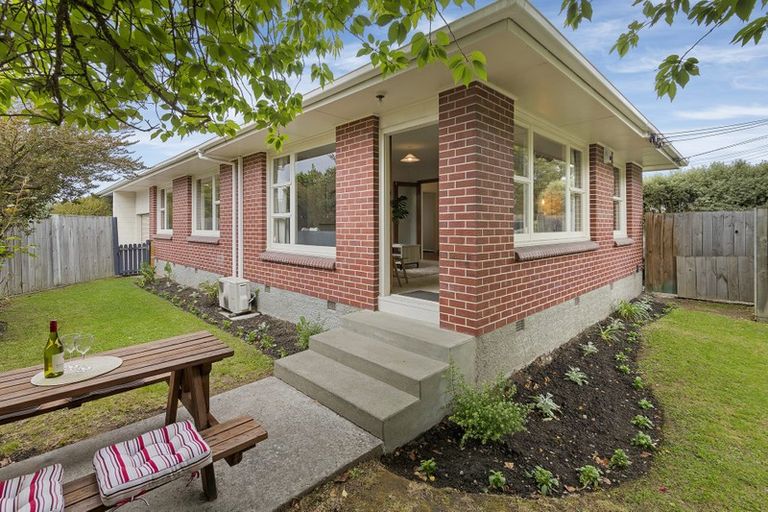 Photo of property in 98 Crofton Road, Harewood, Christchurch, 8051