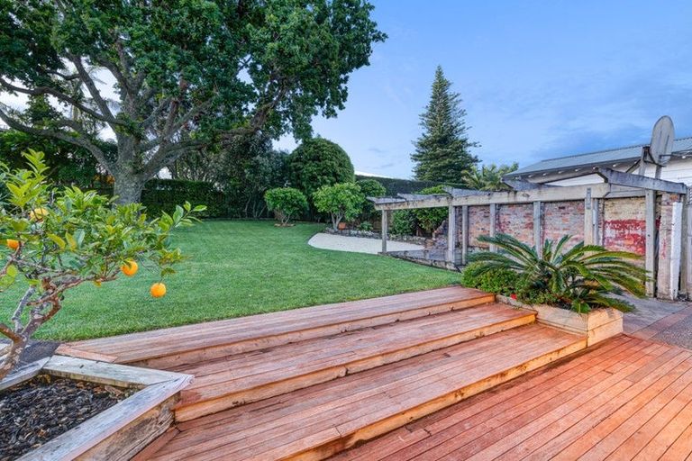 Photo of property in 6 Seabreeze Road, Narrow Neck, Auckland, 0624