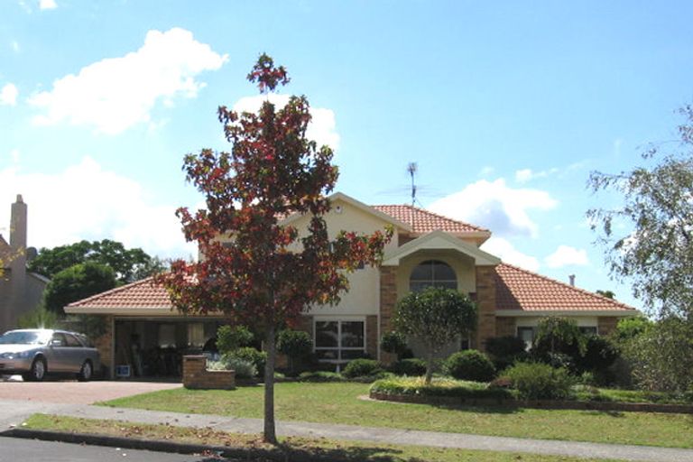 Photo of property in 60 Whiting Grove, West Harbour, Auckland, 0618
