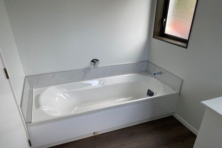 Photo of property in 2/12 Bradbury Road, Botany Downs, Auckland, 2010