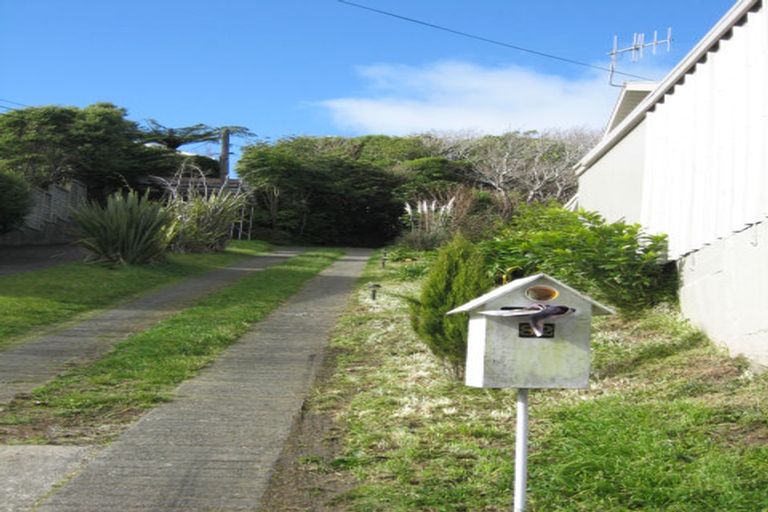 Photo of property in 2/82 Parkvale Road, Karori, Wellington, 6012