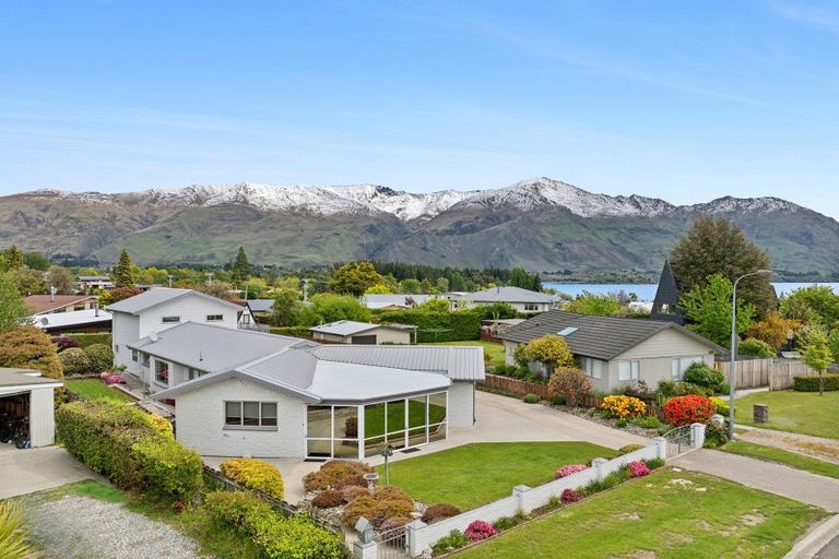 Photo of property in 27 Hunter Crescent, Wanaka, 9305