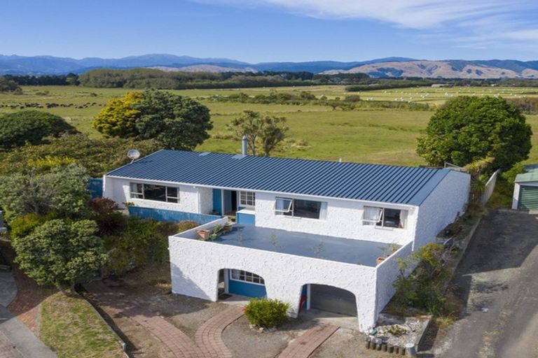 Photo of property in 9 O'rourke Place, Otaki Beach, Otaki, 5512