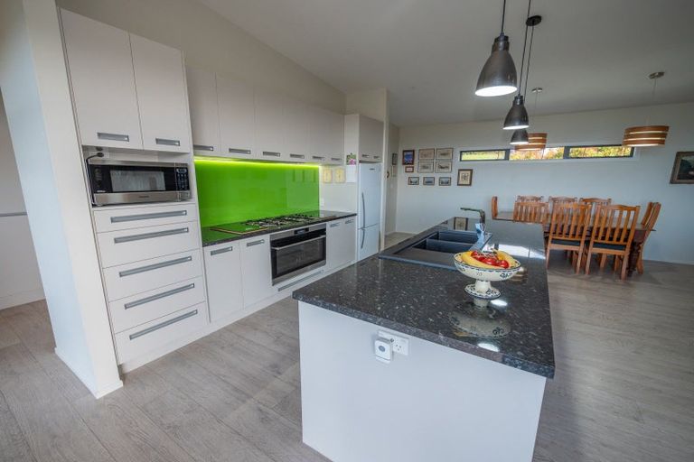 Photo of property in 6 Sunrise Place, Cable Bay, 0420