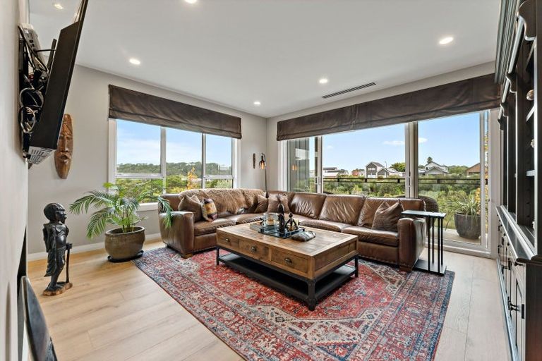 Photo of property in 61 Pitoitoi Drive, Riverhead, 0820