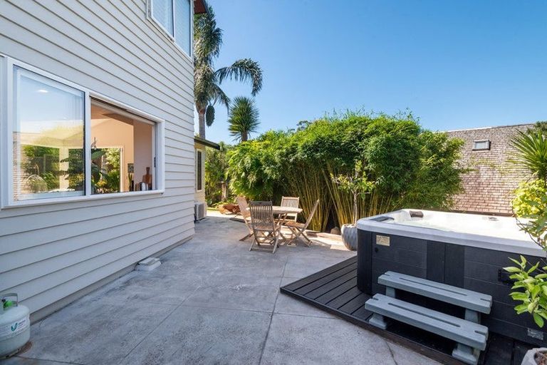 Photo of property in 8 Tree Fern Trail, Campbells Bay, Auckland, 0630