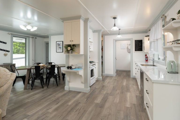 Photo of property in 32 Main Road, Havelock, 7100