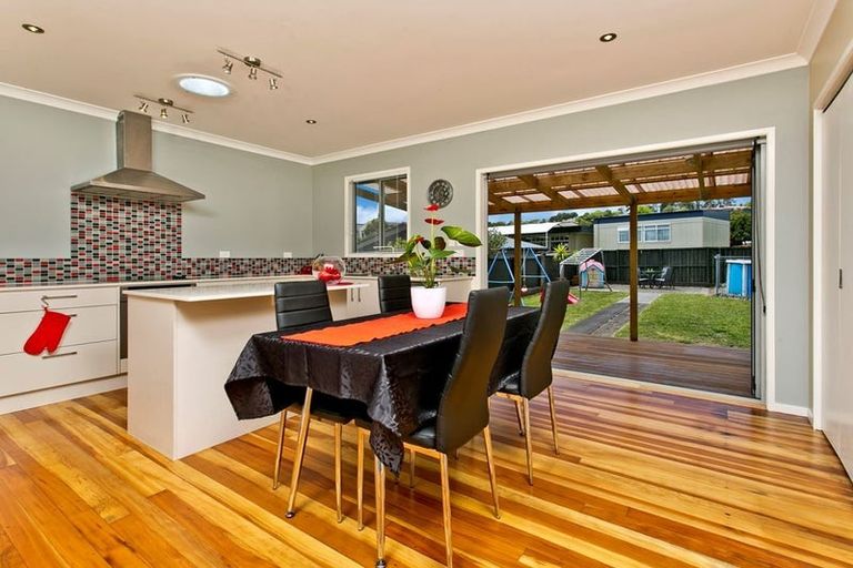 Photo of property in 115 Sunnynook Road, Forrest Hill, Auckland, 0620
