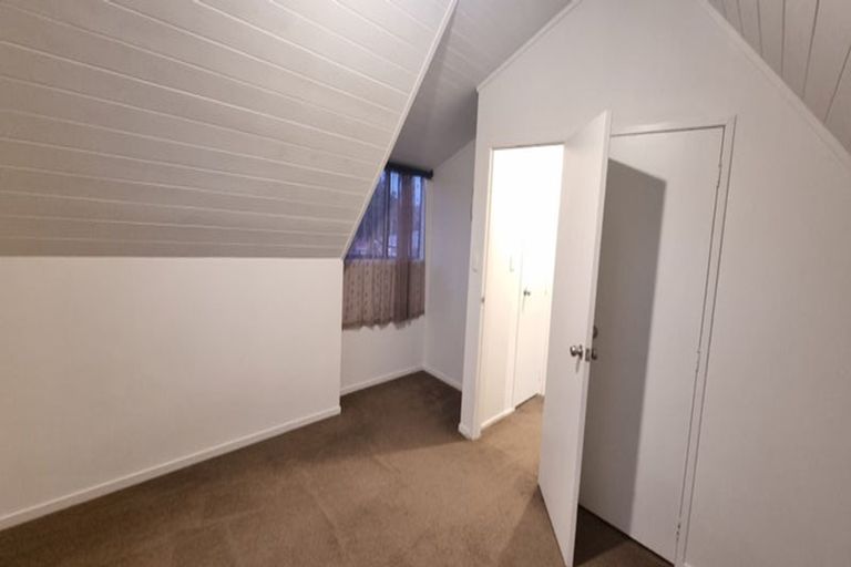 Photo of property in 2/24 Lancaster Road, Beach Haven, Auckland, 0626
