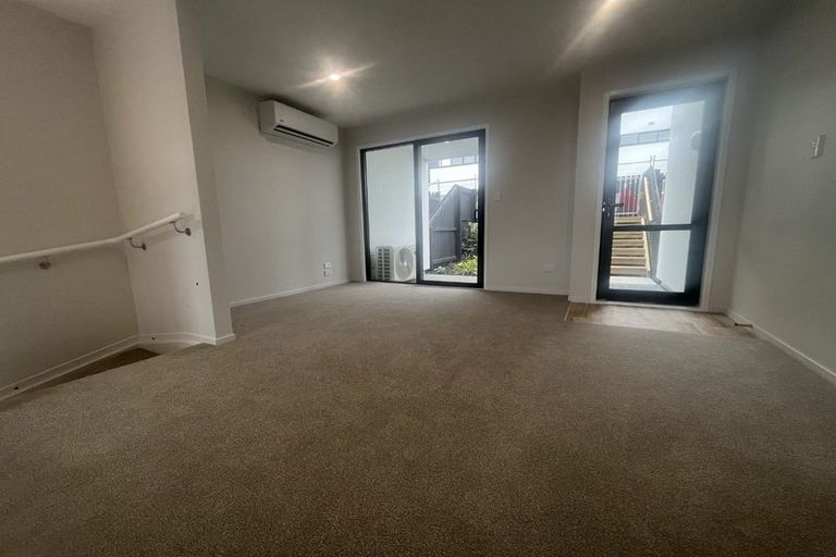 Photo of property in 2 Mikoikoi Crescent, Mangere Bridge, Auckland, 2022