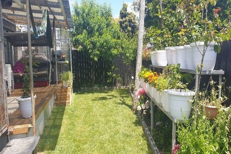 Photo of property in 18b Riverpark Crescent, Henderson, Auckland, 0610