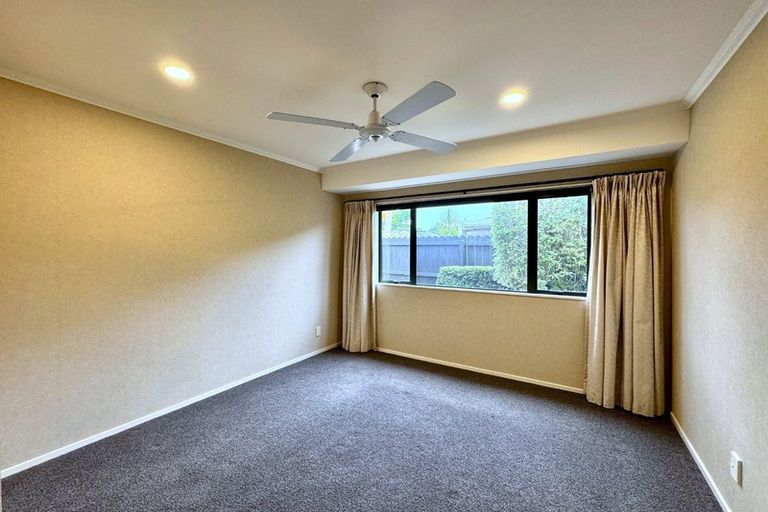 Photo of property in 26 Maghera Drive, East Tamaki Heights, Auckland, 2016
